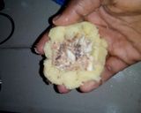 A picture of step 5 of Potato balls.
