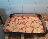 Foto del paso 6 de la receta: Pizza casera con salsa blanca y cebollas caramelizada