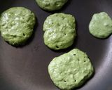 Hình bước làm 4 của món Pancake đậu lăng cải bó xôi