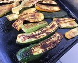 Une image de l'étape 6 de Trio de courgettes grillées aux épices créoles et huile de truffe.