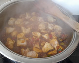 Foto del paso 4 de la receta: Pollo al curry con garbanzos