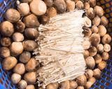 Hình bước làm 1 của món Cơm chay “Nấm rơm kho tộCần Tây xào nấm kim chi