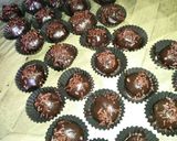 Foto langkah ke 6 dari resep Triples choco cake ball.