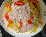 Foto del paso 5 de la receta: Fajitas de pollo con guacamole y queso