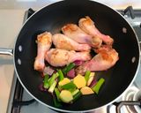 A picture of step 2 of Braised chicken drumsticks.