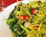 Foto langkah ke 3 dari resep Tumis Bunga & Daun Pepaya.