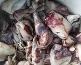 Foto langkah ke 1 dari resep Oseng Cumi Mercon.
