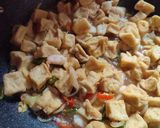Foto langkah ke 4 dari resep Tumis Praktis Tahu Putih.
