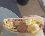Foto del paso 6 de la receta: Wrap de revuelto con salchichas, queso y jamón de york