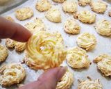 Foto langkah ke 8 dari resep Kue Sagu Keju super renyah enak.