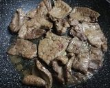 Foto del paso 3 de la receta: Asadura de hígado de cerdo al ajillo