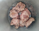 Foto del paso 3 de la receta: Carrilleras de Cerdo Guisadas al Vino Tinto