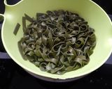 Foto del paso 9 de la receta: Cintas de espirulina con gambas