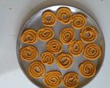 A picture of step 4 of Bhajani chakli.