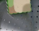 Foto langkah ke 4 dari resep Bolu Kukus 3 Rasa.