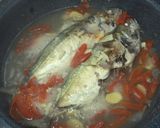 A picture of step 2 of Kinamatisang Alumahan (Striped Mackerel with Tomato).