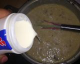 A picture of step 2 of Mussel soup.