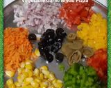 वेजिटेबल गार्लिक ब्रेड पिज्जा (Vegetable garlic bread pizza recipe in Hindi) रेसिपी चरण 5 फोटो