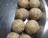 A picture of step 4 of Sesame / Til Ladoo.