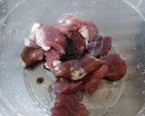 Foto langkah ke 1 dari resep Daging Sapi Tumis Pokcoy.