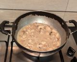 A picture of step 6 of Mushroom soup.