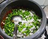 A picture of step 3 of Shalgam Matar Gosht.