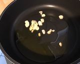 Une image de l'étape 3 de Pommes de terre sautées aux tomates, ail et épices.