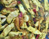 Foto del paso 2 de la receta Pollo al pimiento con salsa de kéfir al curry