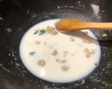 Foto del paso 4 de la receta: Espinacas a la crema con champiñones, jamón y huevo poché
