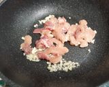 รูปขั้นตอนการทำที่ 1 ของ ผัดซีอิ้วเส้นหมี่ (หมูไก่ไข่)