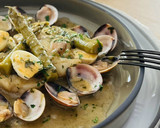 Foto del paso 1 de la receta: Rape con almejas en salsa verde 🍀 🥃 🧄 🪺 🍀 🎁