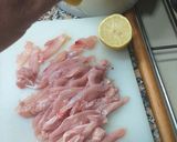 Foto del paso 1 de la receta: Tiritas de pata y muslo al wok