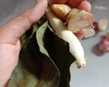 Foto langkah ke 2 dari resep Daun singkong kuah santan.