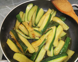 Foto del paso 2 de la receta: Calabacín con champiñón rico rico