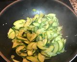 Foto del paso 1 de la receta: Revuelto de calabacín con cebolla