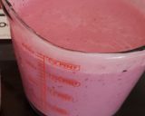 A picture of step 2 of Mixed Berry Milk shake 😍.
