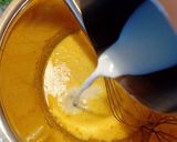 Foto langkah ke 3 dari resep Marble Chiffon Cake.