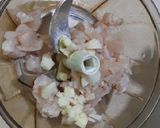 Foto langkah ke 1 dari resep Bakso ayam tanpa tepung (mpasi 8 bulan).