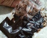 Foto langkah ke 4 dari resep Es Lilin Magnum Coklat.