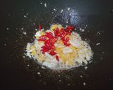 Foto langkah ke 3 dari resep Nasi Goreng Bawang Putih.