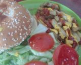 Foto del paso 2 de la receta: Hamburguesa de res con lechuga y papas