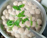 Foto langkah ke 6 dari resep Kuah Bakso Ayam.