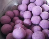 Foto langkah ke 3 dari resep Biji Salak Ubi Ungu.