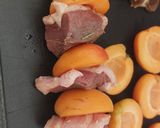 Une image de l'étape 9 de Brochette de magret de canard, abricot et romarin.