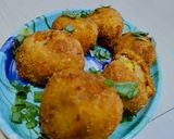 A picture of step 4 of Cheese Corn Balls.