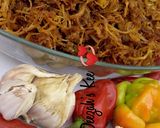 A picture of step 2 of Dambun Kaza(Chicken flakes).