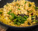 Foto langkah ke 6 dari resep Nasi Goreng Sambal Roa.