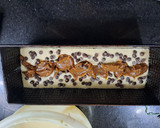 Foto del paso 2 de la receta: Budín de coco relleno con dulce de leche y chips