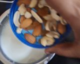 A picture of step 2 of Coffee Milk Shake.