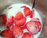 A picture of step 1 of Frozen strawberry shake.